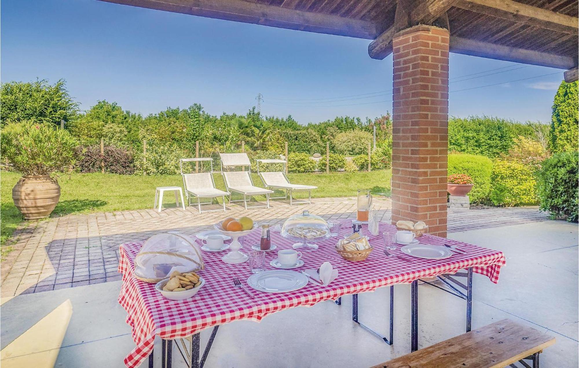 Awesome Home In Ariano Nel Polesine With Kitchen San Basilio Exterior photo