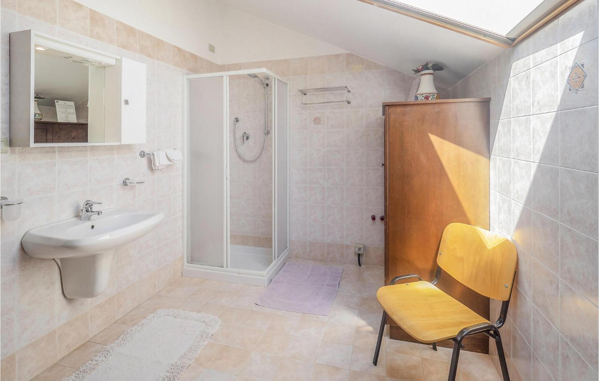 Awesome Home In Ariano Nel Polesine With Kitchen San Basilio Room photo