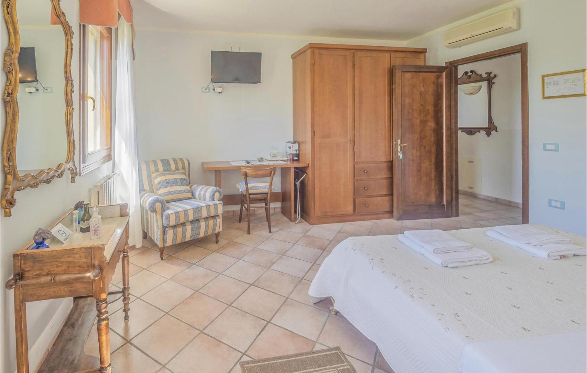 Awesome Home In Ariano Nel Polesine With Kitchen San Basilio Room photo