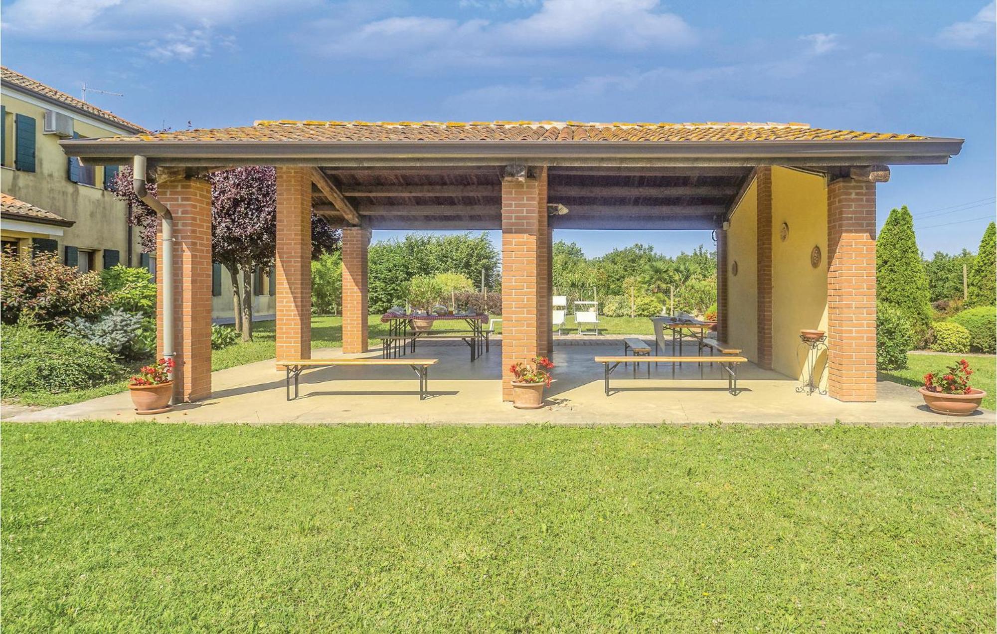 Awesome Home In Ariano Nel Polesine With Kitchen San Basilio Room photo